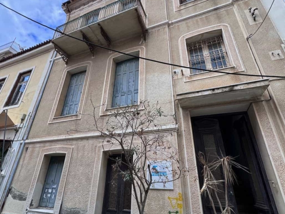 SH215 Building Samos Town