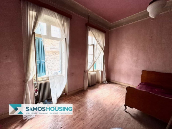 SH215 Building Samos Town