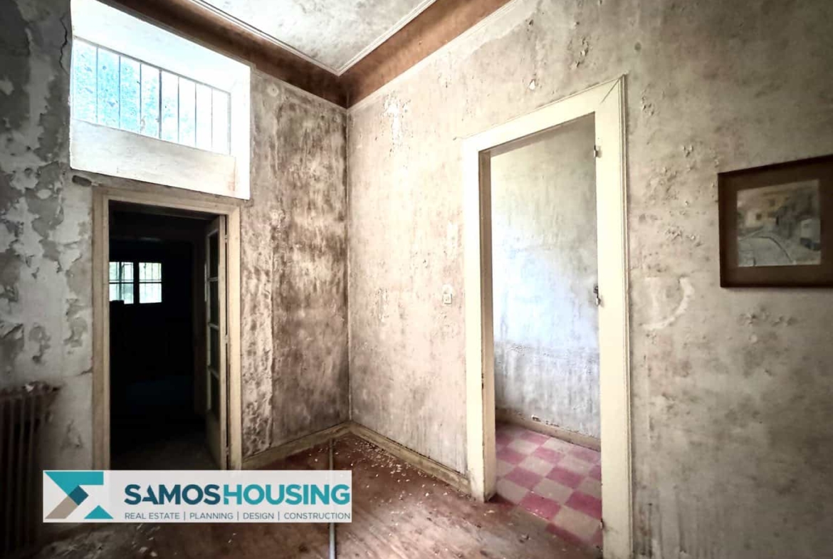 SH215 Building Samos Town