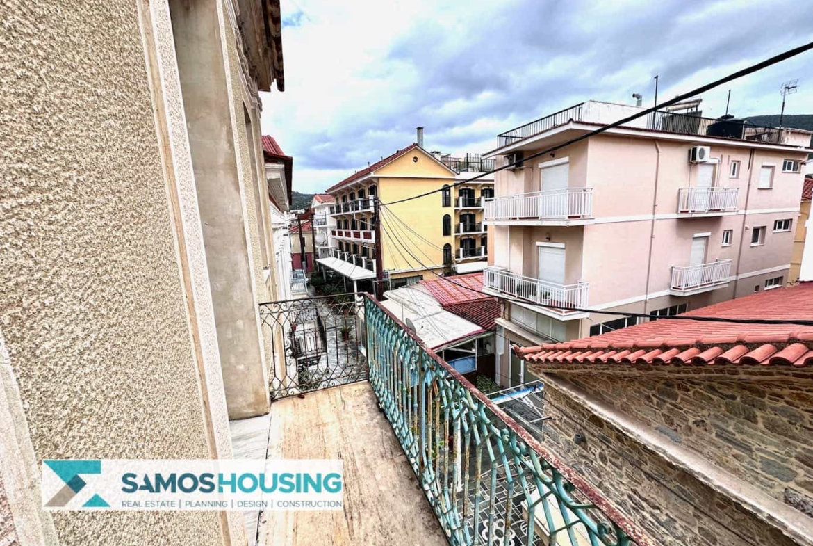 SH215 Building Samos Town