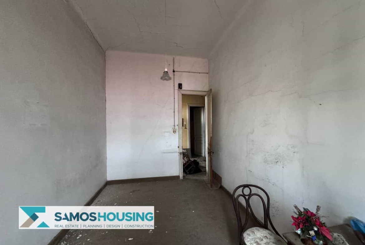 SH215 Building Samos Town