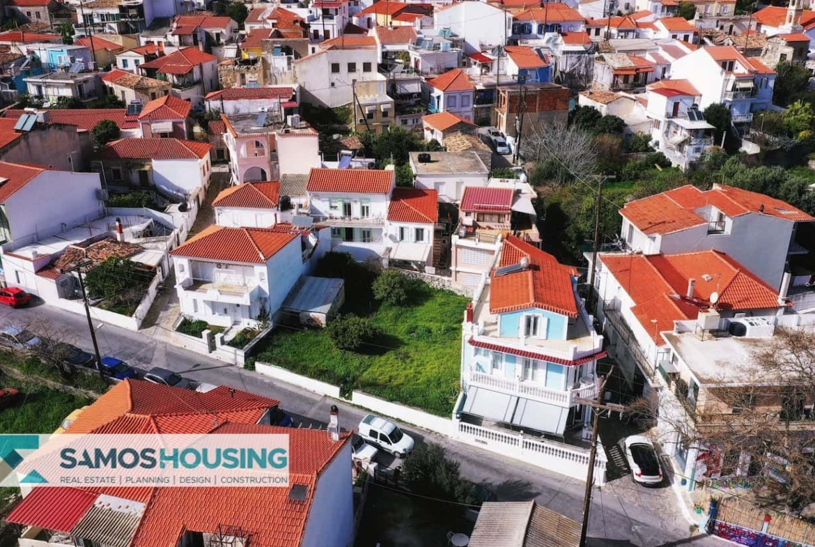 SH357 Κεντρικό Οικόπεδο Χώρα