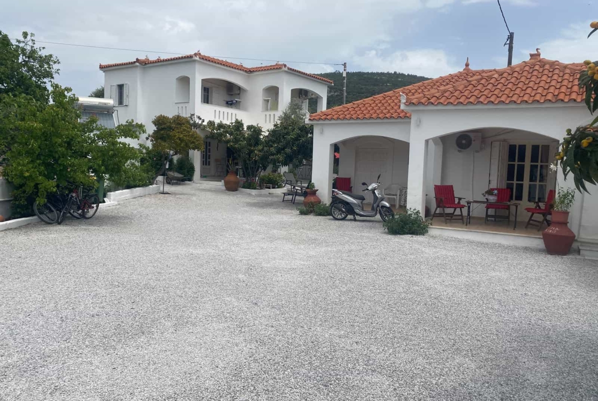 SH356 Ευρύχωρη εξοχική κατοικία