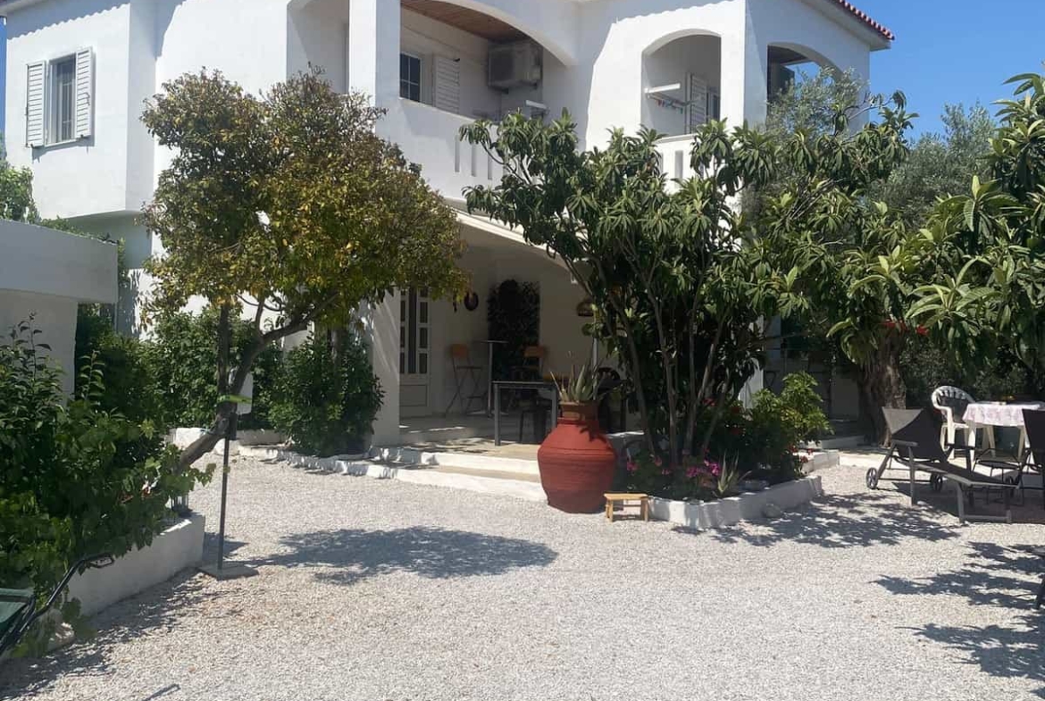 SH356 Ευρύχωρη εξοχική κατοικία