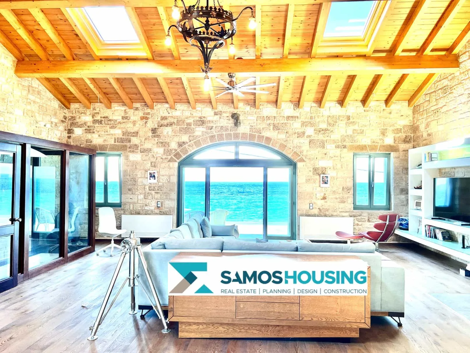 Πέτρινη βίλα στον Άγιο Κωνσταντίνο Σάμου — διώροφη παραθαλάσσια κατοικία, 2021