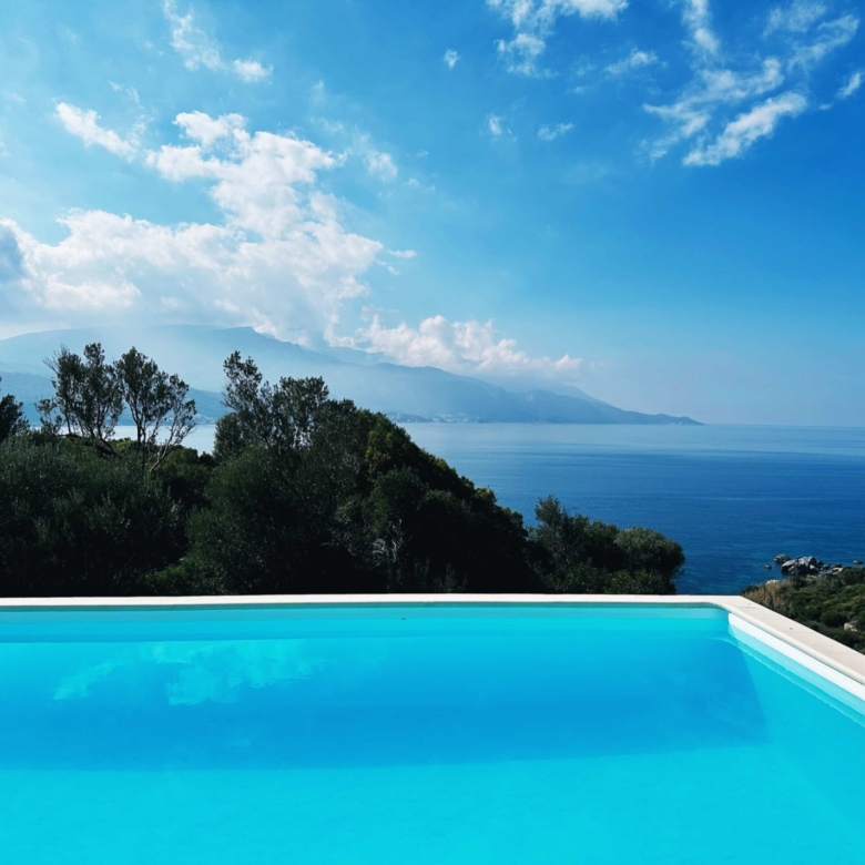 C8815EBC 5DBF 4075 9A3A 7227BAE4009A 1 201 A (Priime Deep Blue)