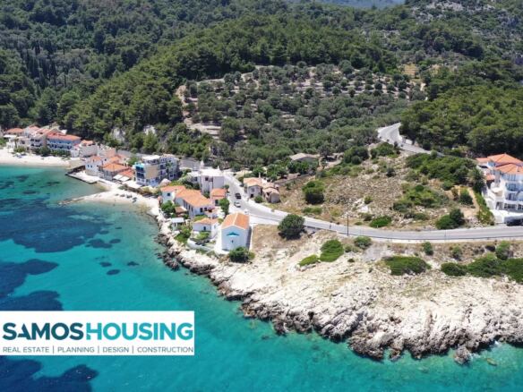 Beach and bay of the Avlakia settlement, Samos