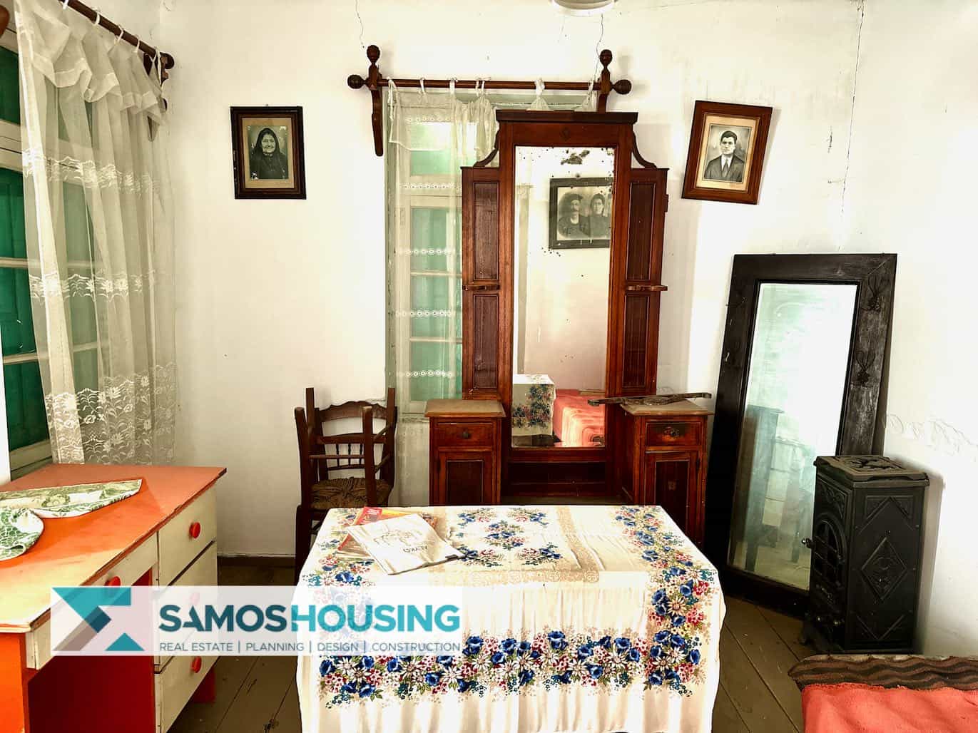 SH525 Traditional Property Pagondas