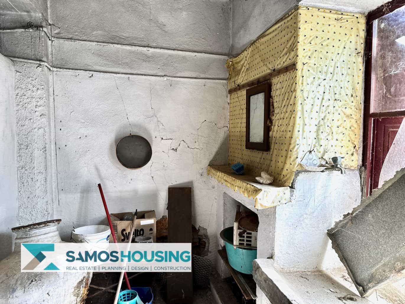 SH525 Traditional Property Pagondas