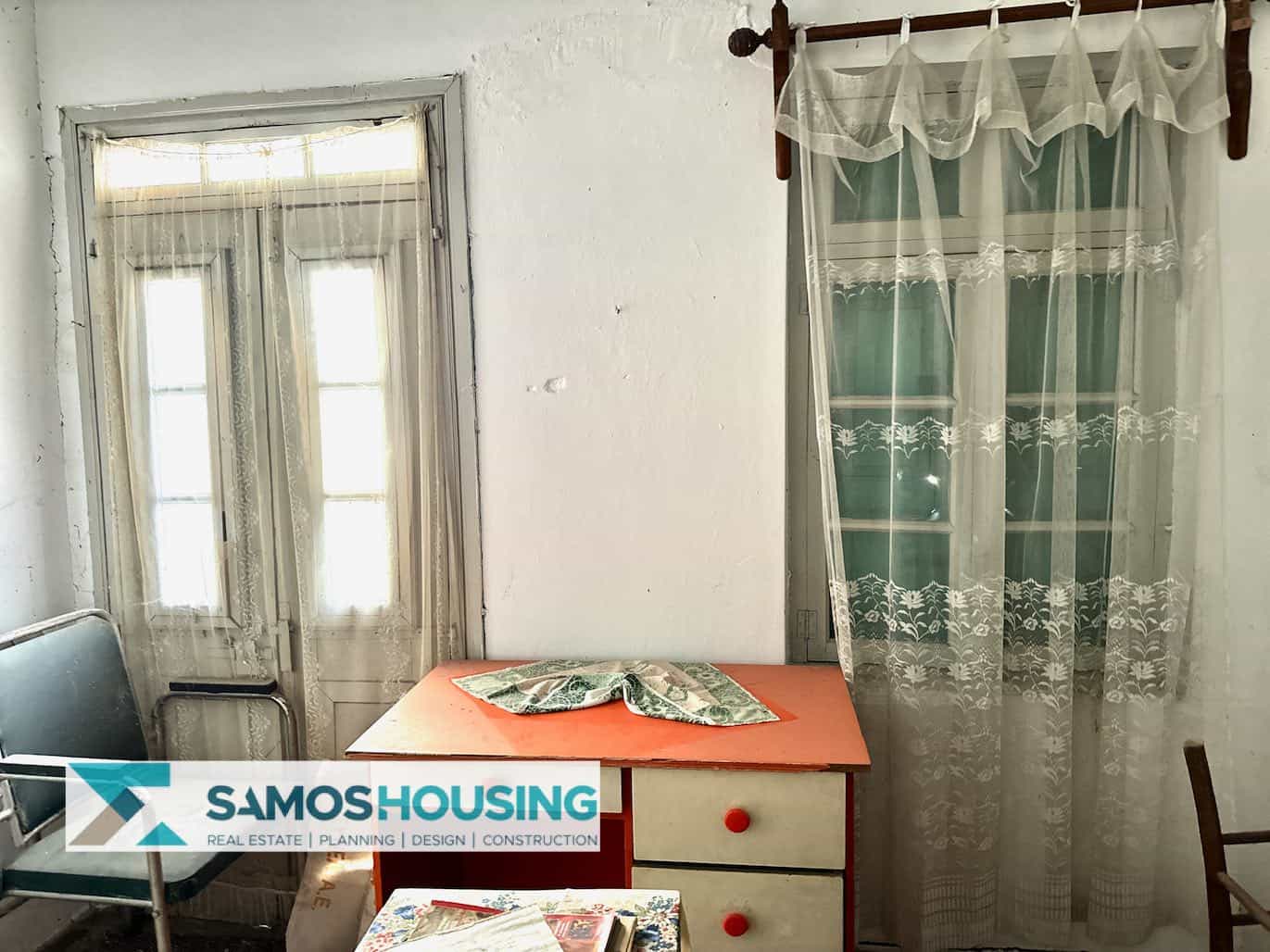 SH525 Traditional Property Pagondas