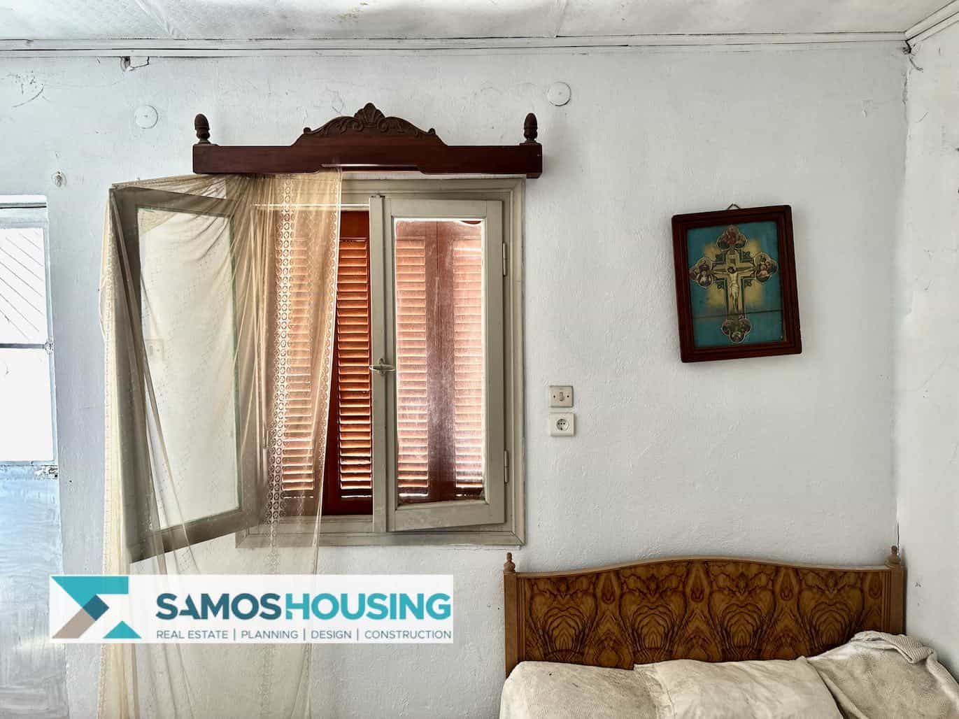 SH525 Traditional Property Pagondas