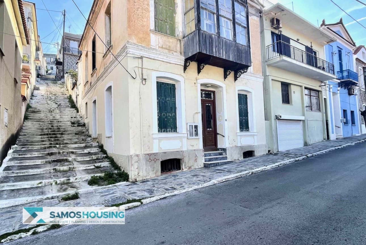 SH569 Elegant Neoclassical Apartment