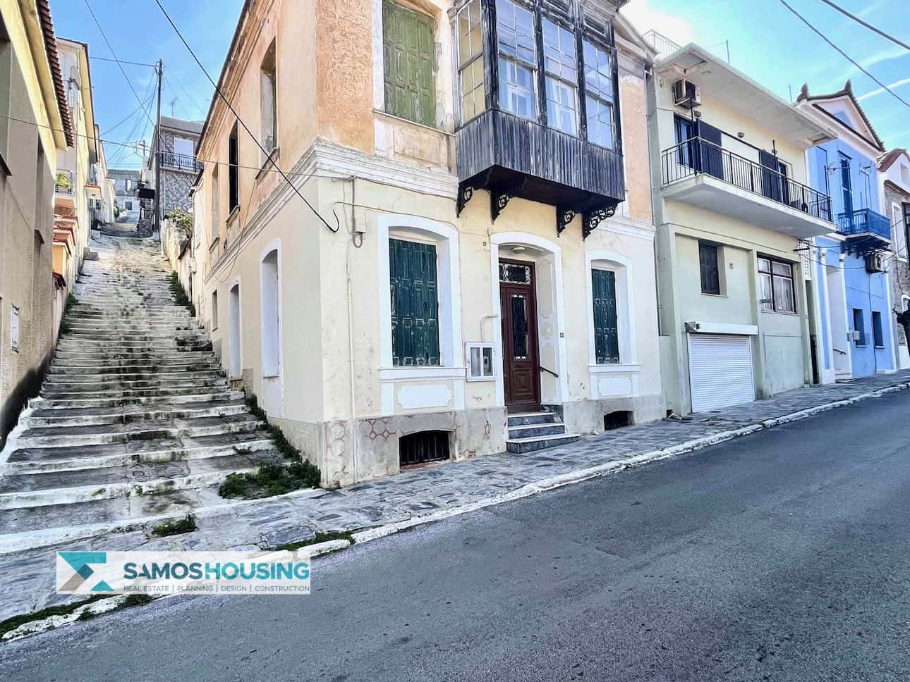 SH569 Elegant Neoclassical Apartment