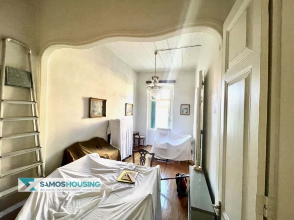 SH569 Elegant Neoclassical Apartment