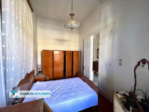 SH569 Elegant Neoclassical Apartment