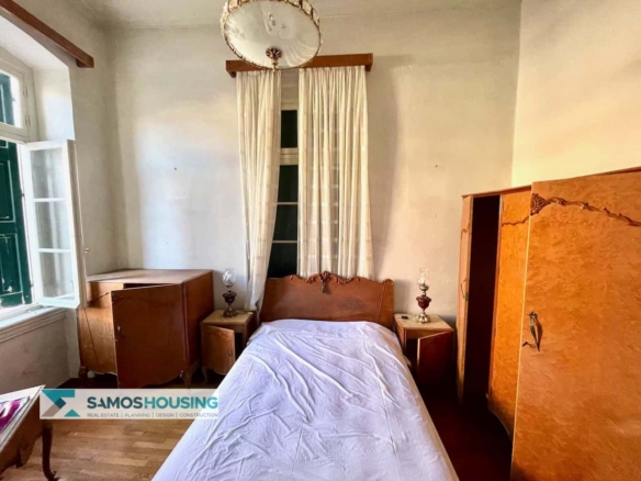 SH569 Elegant Neoclassical Apartment