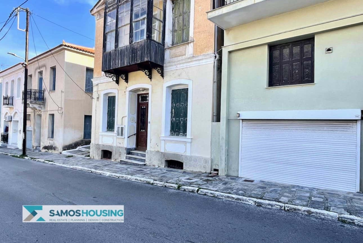 SH569 Elegant Neoclassical Apartment