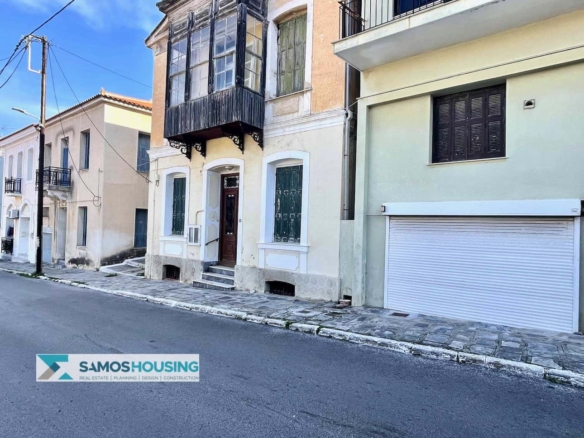 SH569 Elegant Neoclassical Apartment