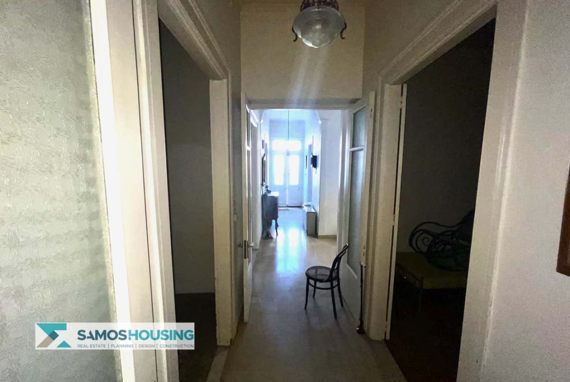 SH569 Elegant Neoclassical Apartment