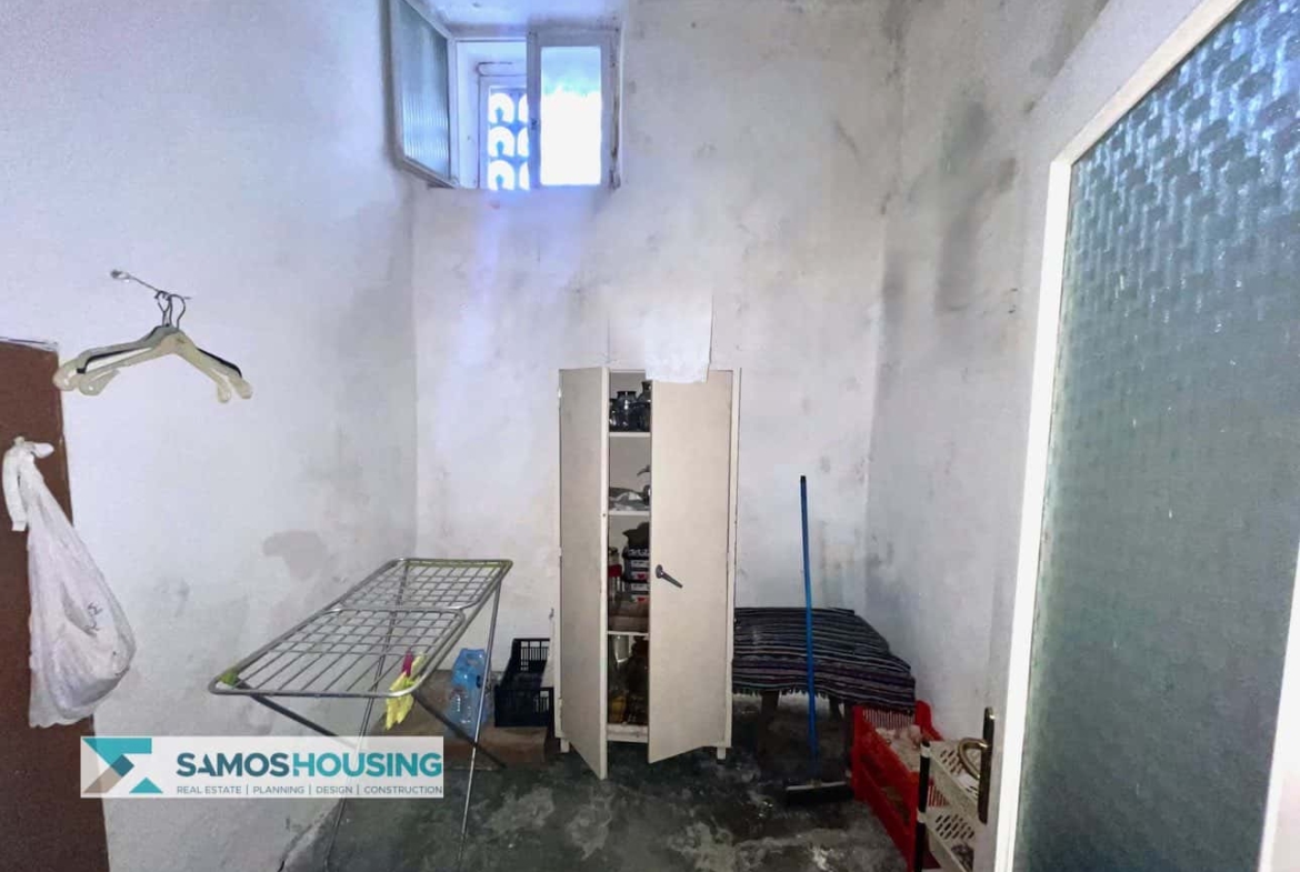 SH569 Elegant Neoclassical Apartment