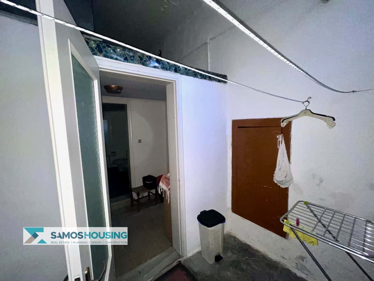 SH569 Elegant Neoclassical Apartment