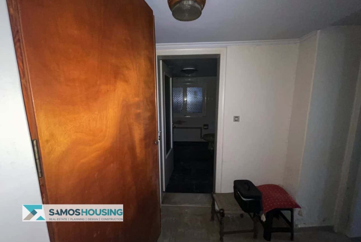 SH569 Elegant Neoclassical Apartment