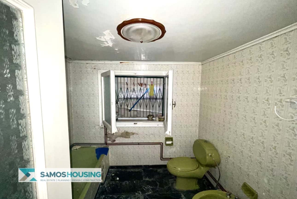 SH569 Elegant Neoclassical Apartment