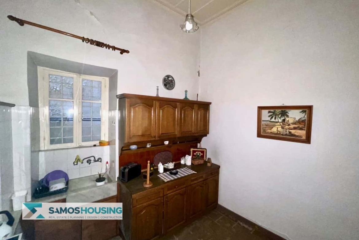 SH569 Elegant Neoclassical Apartment
