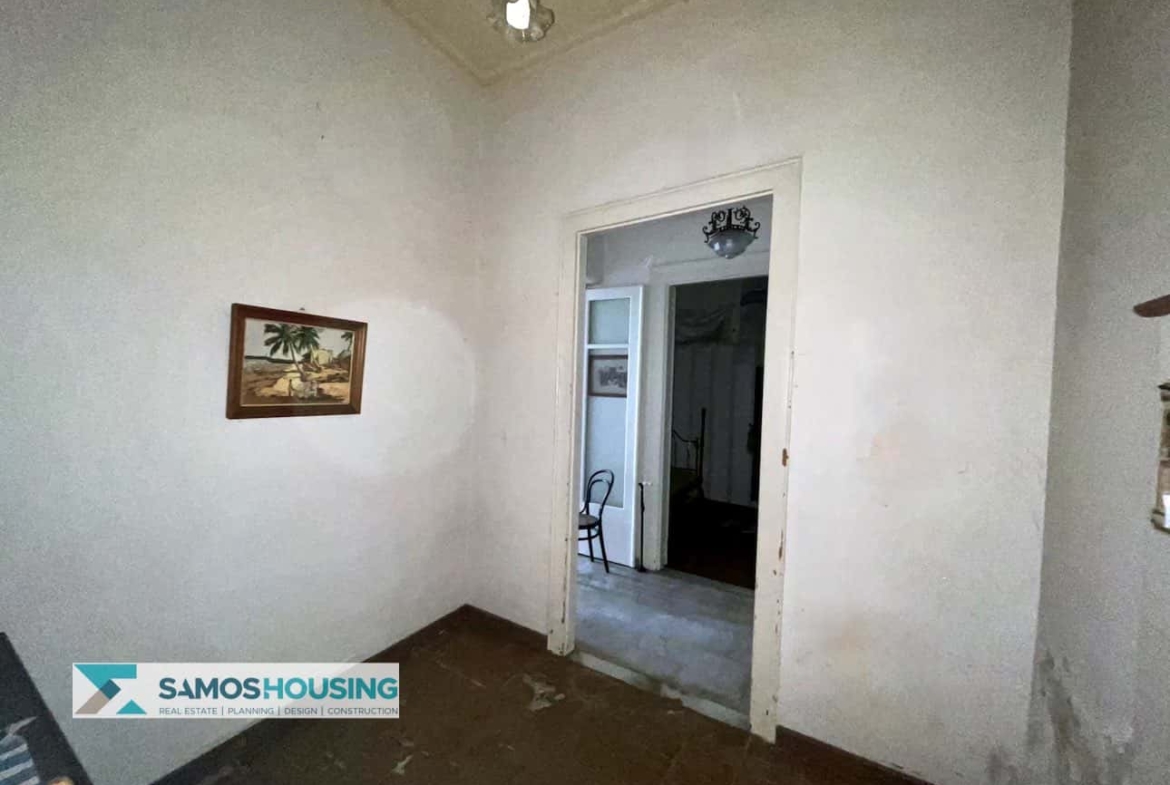 SH569 Elegant Neoclassical Apartment
