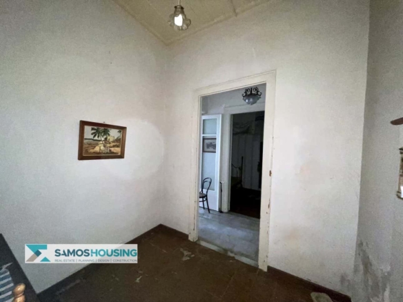 SH569 Elegant Neoclassical Apartment