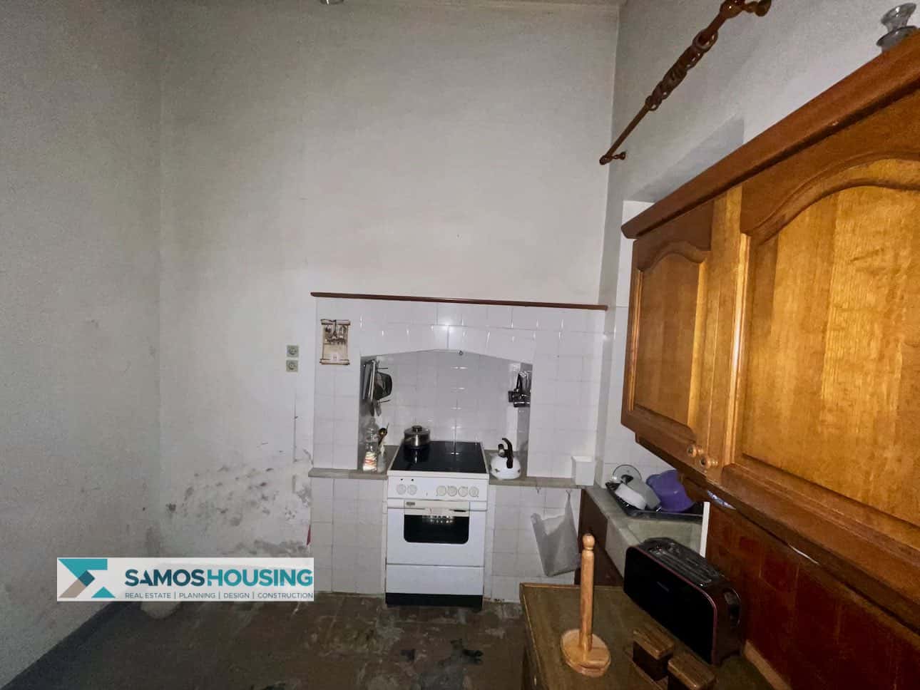 SH569 Elegant Neoclassical Apartment