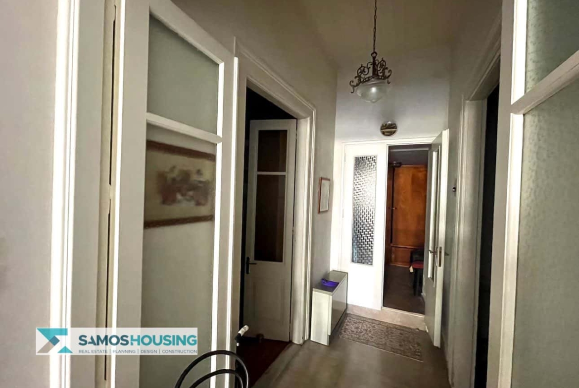 SH569 Elegant Neoclassical Apartment