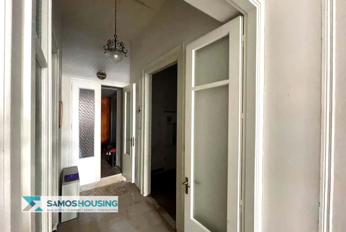 SH569 Elegant Neoclassical Apartment