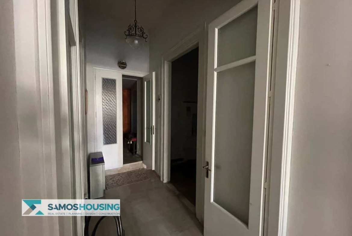 SH569 Elegant Neoclassical Apartment