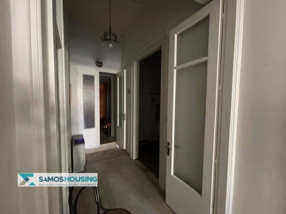 SH569 Elegant Neoclassical Apartment