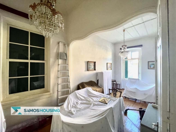 SH569 Elegant Neoclassical Apartment