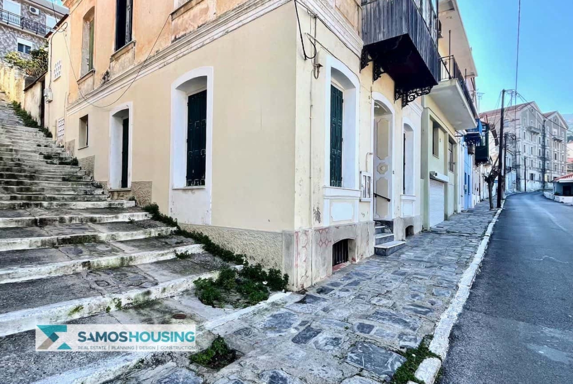 SH569 Elegant Neoclassical Apartment