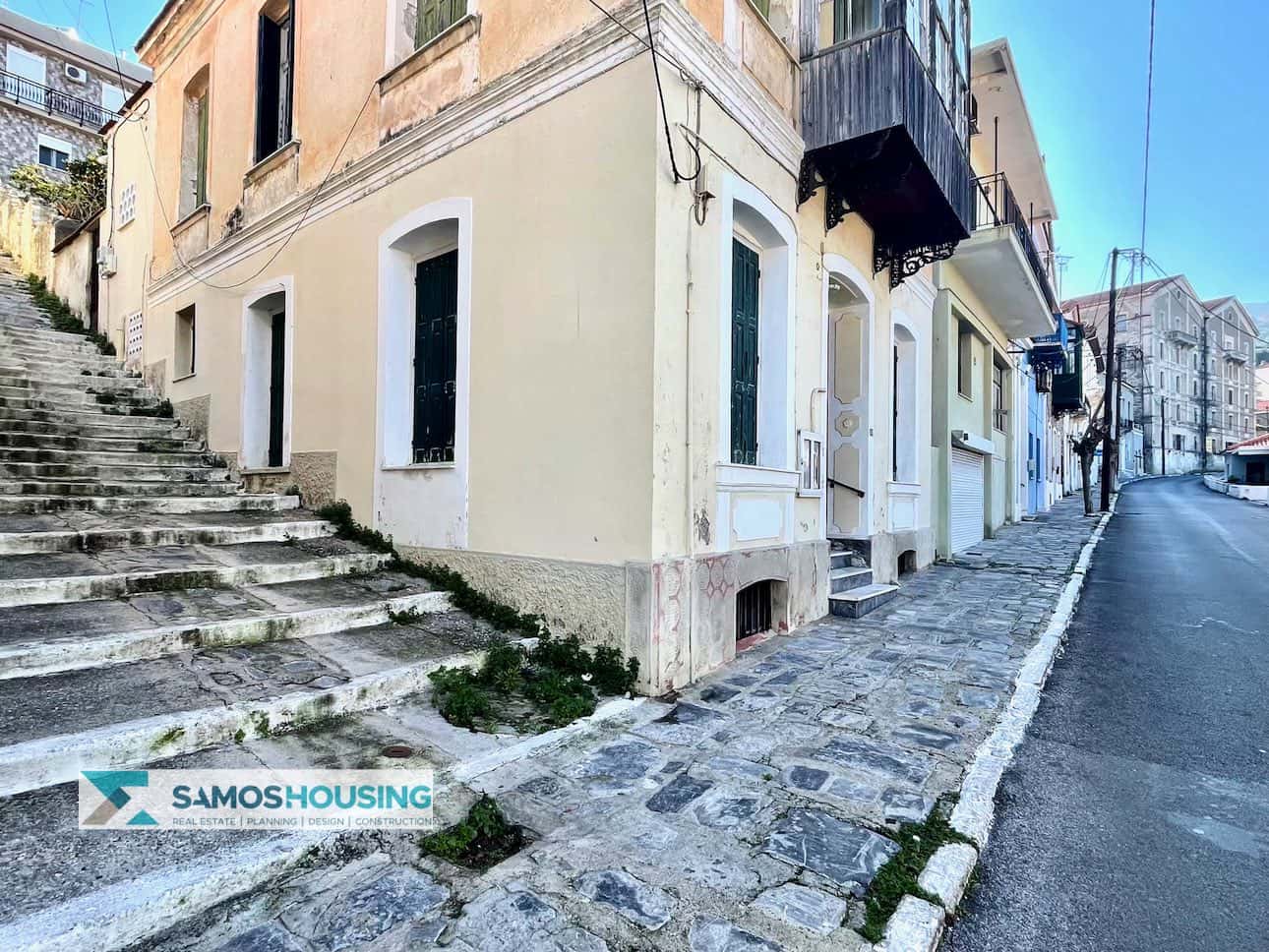 SH569 Elegant Neoclassical Apartment