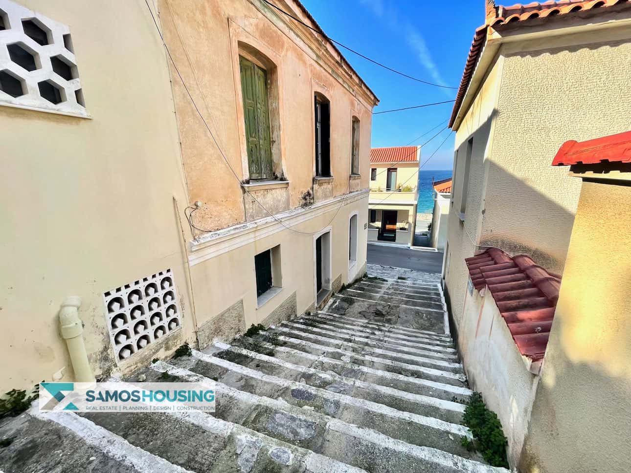 SH569 Elegant Neoclassical Apartment