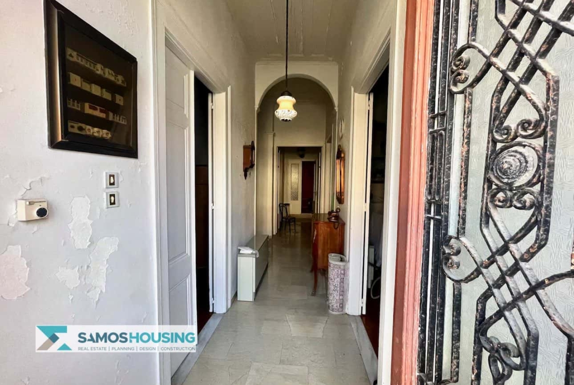 SH569 Elegant Neoclassical Apartment