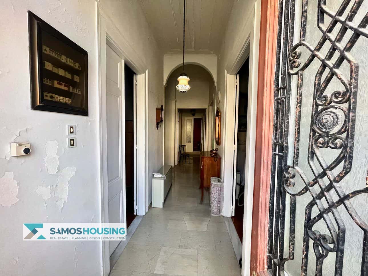 SH569 Elegant Neoclassical Apartment