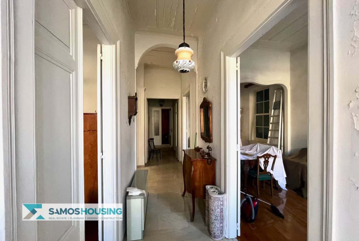 SH569 Κομψό νεοκλασικό διαμέρισμα