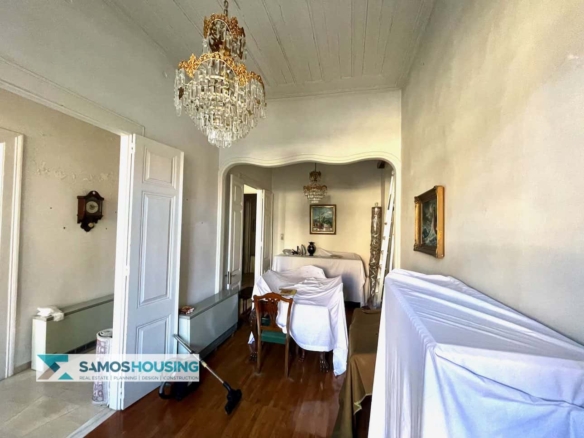 SH569 Elegant Neoclassical Apartment