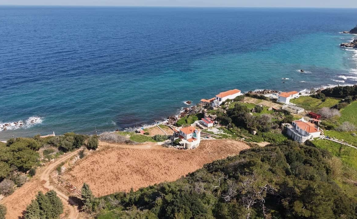 Παραθαλάσσιο οικόπεδο 1.553 τ.μ. στον Άγιο Νικόλαο, Καρλόβασι – Σάμος