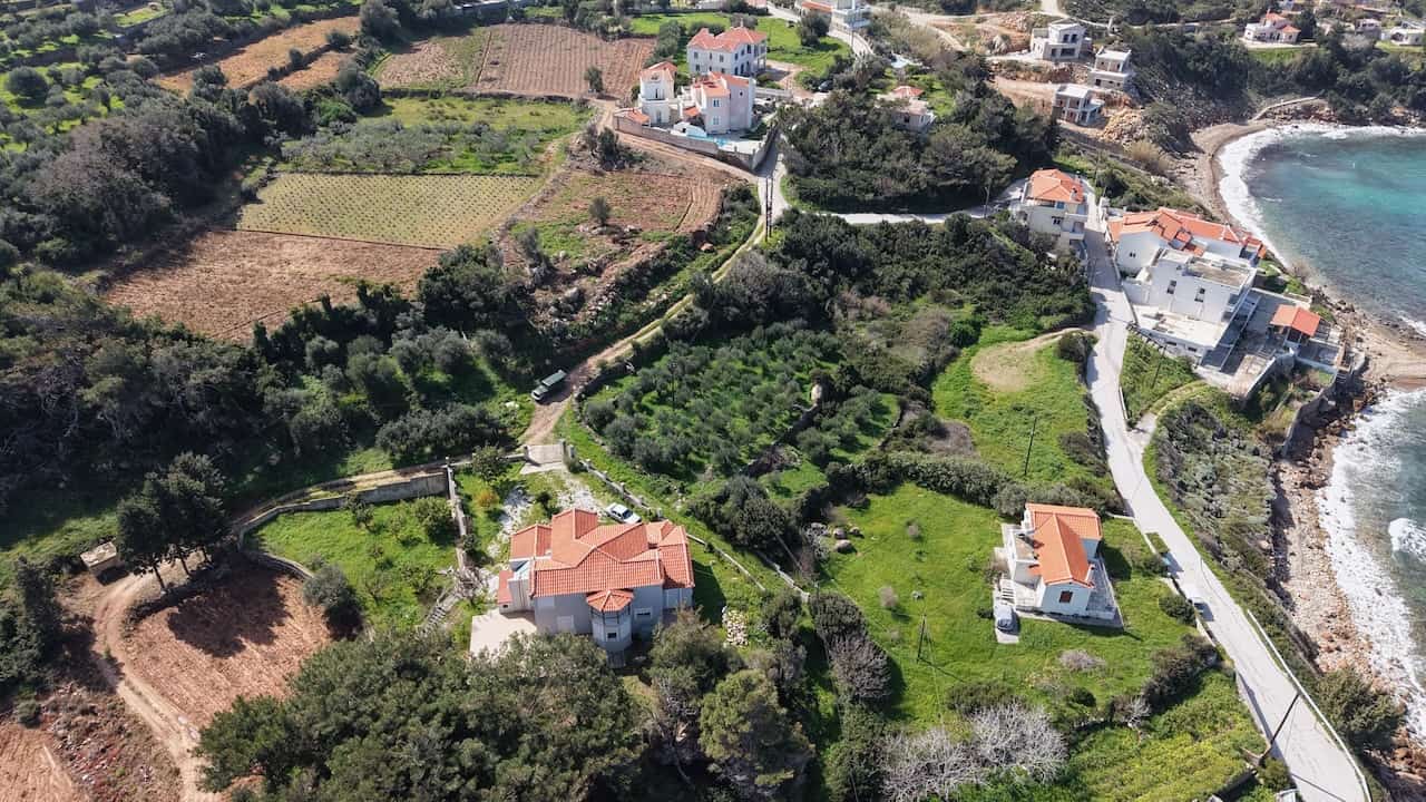 dji_fly_20260304_120630_0354_1772804362561_photo Παραθαλάσσιο οικόπεδο 1.553 τ.μ. στον Άγιο Νικόλαο, Καρλόβασι – Σάμος