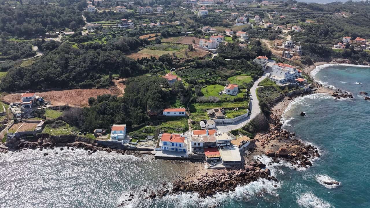 dji_fly_20260304_120706_0363_1772804359288_photo Παραθαλάσσιο οικόπεδο 1.553 τ.μ. στον Άγιο Νικόλαο, Καρλόβασι – Σάμος