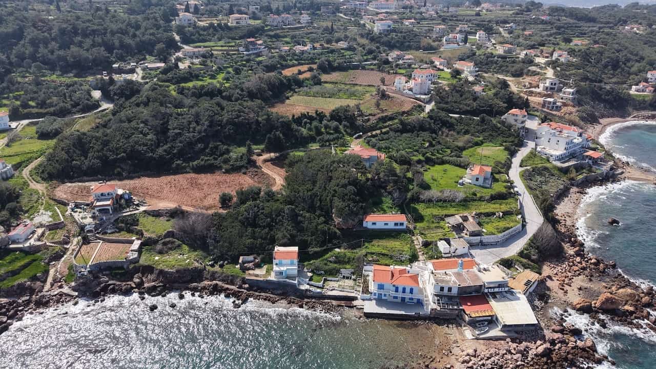 dji_fly_20260304_120708_0364_1772804358940_photo Παραθαλάσσιο οικόπεδο 1.553 τ.μ. στον Άγιο Νικόλαο, Καρλόβασι – Σάμος