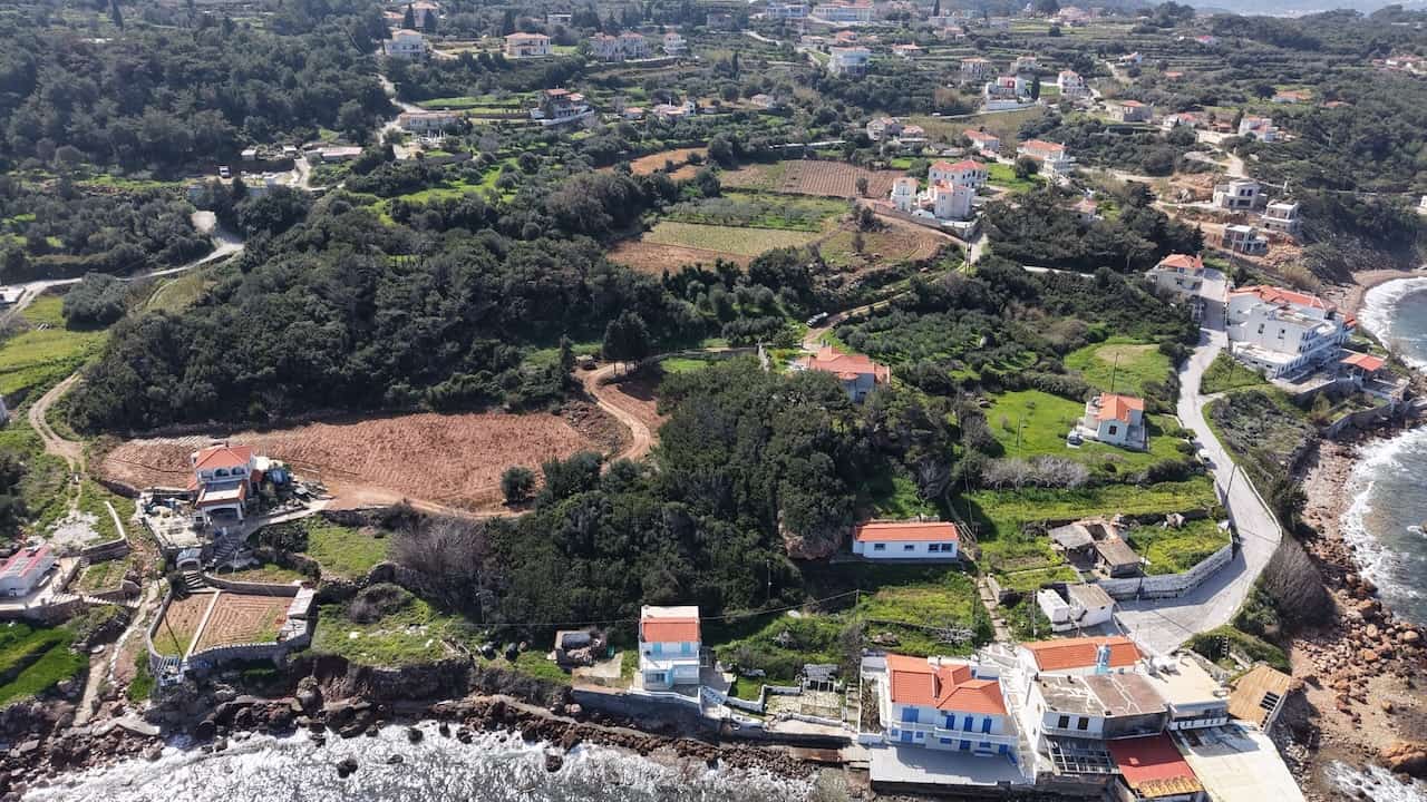 dji_fly_20260304_120710_0365_1772804358297_photo Παραθαλάσσιο οικόπεδο 1.553 τ.μ. στον Άγιο Νικόλαο, Καρλόβασι – Σάμος