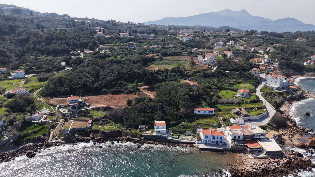 dji_fly_20260304_120720_0366_1772804358600_photo Παραθαλάσσιο οικόπεδο 1.553 τ.μ. στον Άγιο Νικόλαο, Καρλόβασι – Σάμος