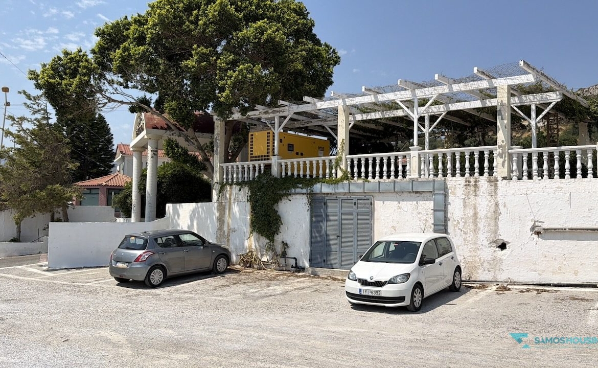 Roadside entrance and parking beside the land parcel in Nea Poli, Pythagorio Samos